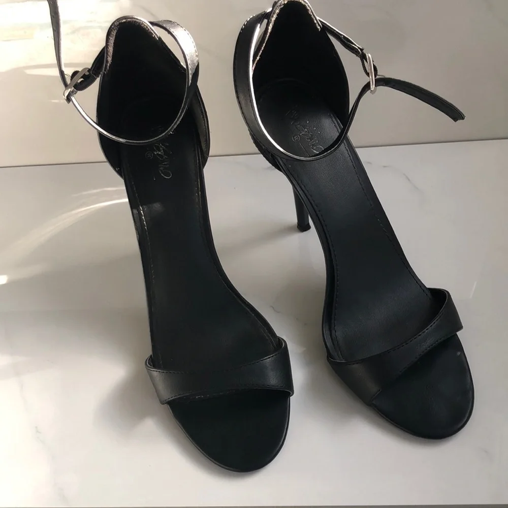 Mossimo Black 4" Strappy Sandals, 9.5 - Picture 1 of 11